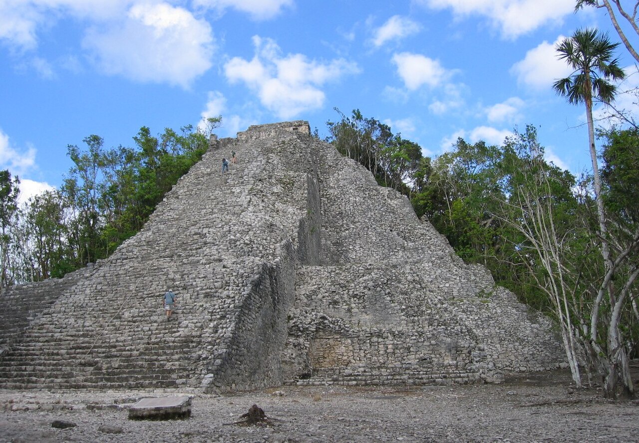 Cobá · Selva interior, 47 km al noroeste de Tulum